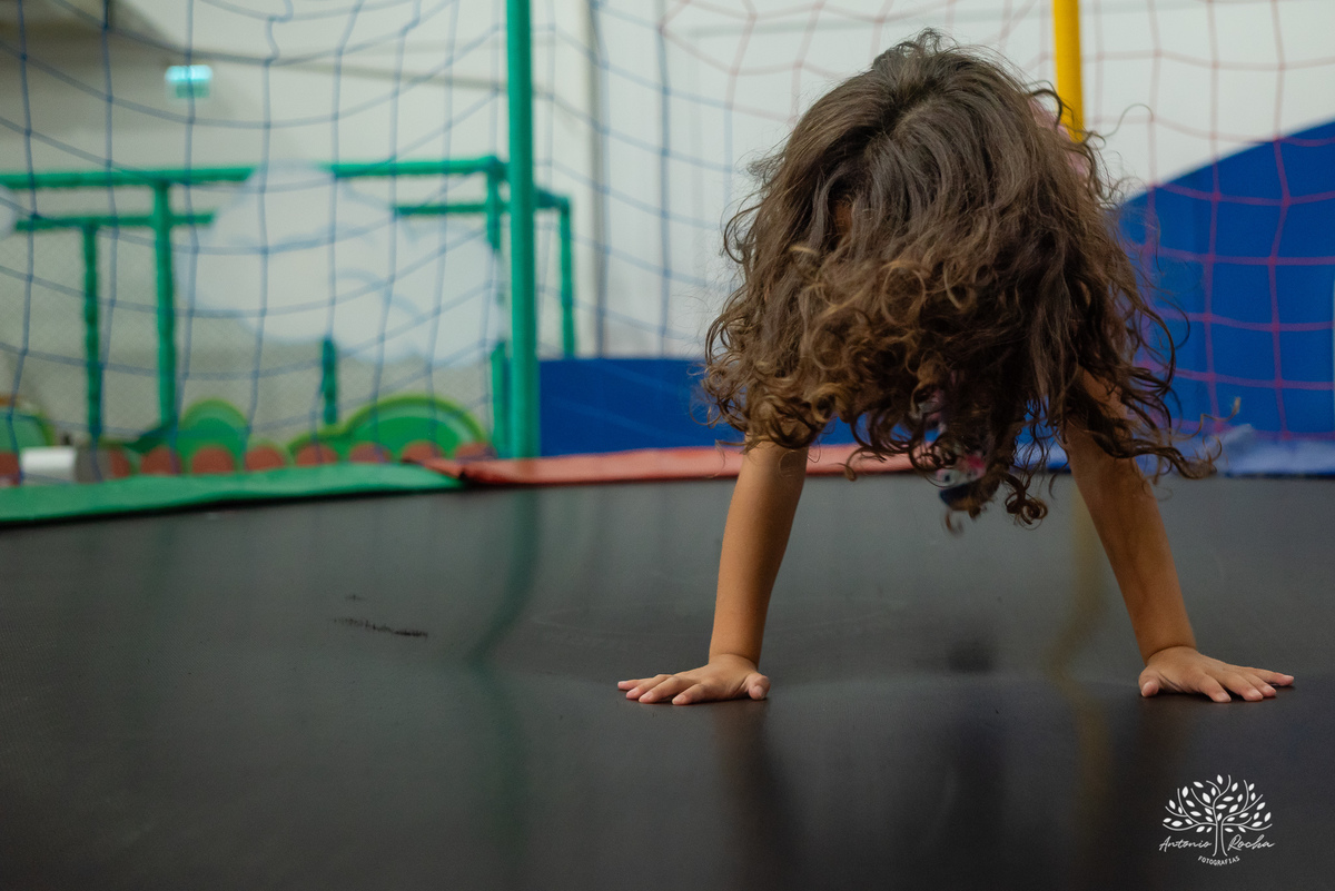 Lavínia 7 anos - festa infantil - Hello Kitty - fotógrafo de festas - Cliff Kids - Antonio Rocha Fotografias - fotografia infantil - fotos com confete - aniversário da Lavínia - fotos de crianças - festa com playground - fotógrafo de família - Pelotas