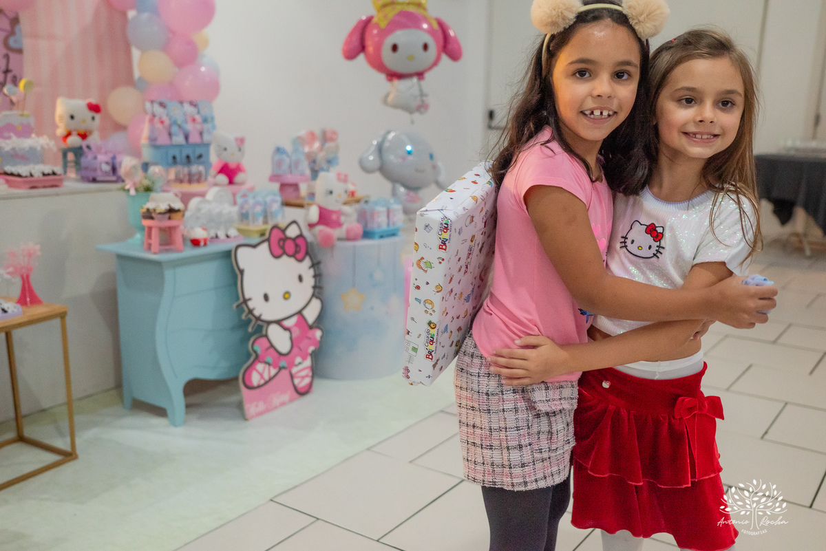 Lavínia 7 anos - festa infantil - Hello Kitty - fotógrafo de festas - Cliff Kids - Antonio Rocha Fotografias - fotografia infantil - fotos com confete - aniversário da Lavínia - fotos de crianças - festa com playground - fotógrafo de família - Pelotas