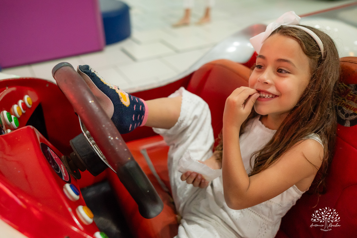 Lavínia 7 anos - festa infantil - Hello Kitty - fotógrafo de festas - Cliff Kids - Antonio Rocha Fotografias - fotografia infantil - fotos com confete - aniversário da Lavínia - fotos de crianças - festa com playground - fotógrafo de família - Pelotas