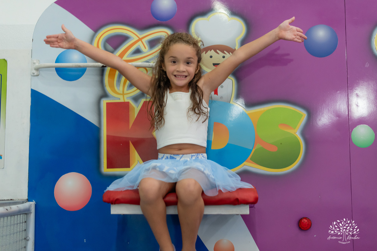 Lavínia 7 anos - festa infantil - Hello Kitty - fotógrafo de festas - Cliff Kids - Antonio Rocha Fotografias - fotografia infantil - fotos com confete - aniversário da Lavínia - fotos de crianças - festa com playground - fotógrafo de família - Pelotas