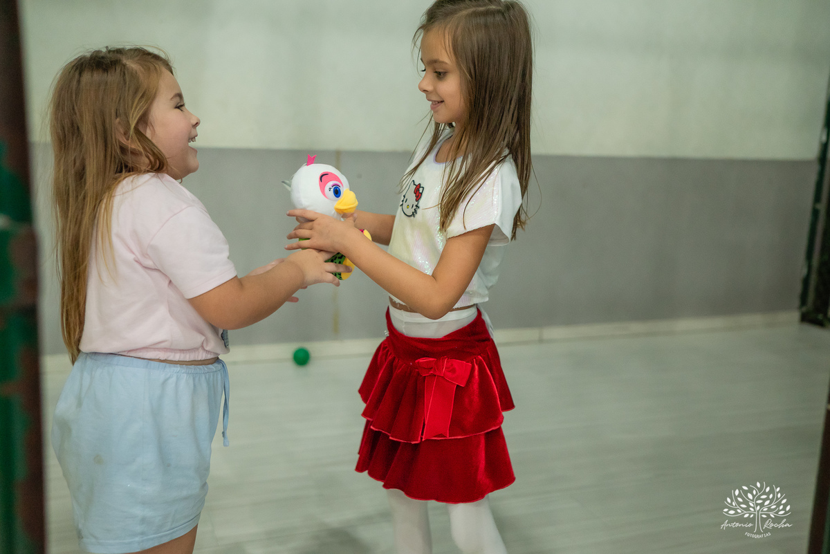Lavínia 7 anos - festa infantil - Hello Kitty - fotógrafo de festas - Cliff Kids - Antonio Rocha Fotografias - fotografia infantil - fotos com confete - aniversário da Lavínia - fotos de crianças - festa com playground - fotógrafo de família - Pelotas