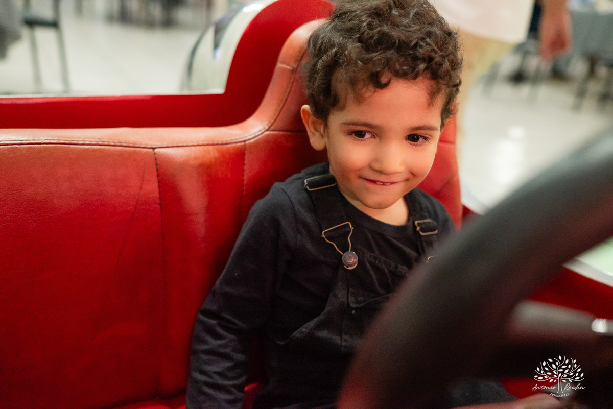 Lavínia 7 anos - festa infantil - Hello Kitty - fotógrafo de festas - Cliff Kids - Antonio Rocha Fotografias - fotografia infantil - fotos com confete - aniversário da Lavínia - fotos de crianças - festa com playground - fotógrafo de família - Pelotas