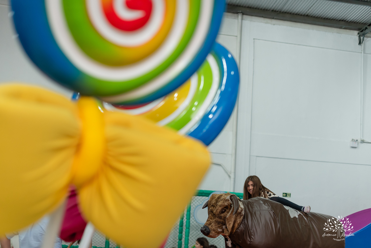 Lavínia 7 anos - festa infantil - Hello Kitty - fotógrafo de festas - Cliff Kids - Antonio Rocha Fotografias - fotografia infantil - fotos com confete - aniversário da Lavínia - fotos de crianças - festa com playground - fotógrafo de família - Pelotas