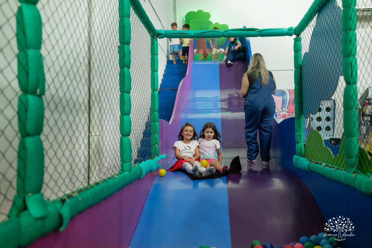 Lavínia 7 anos - festa infantil - Hello Kitty - fotógrafo de festas - Cliff Kids - Antonio Rocha Fotografias - fotografia infantil - fotos com confete - aniversário da Lavínia - fotos de crianças - festa com playground - fotógrafo de família - Pelotas