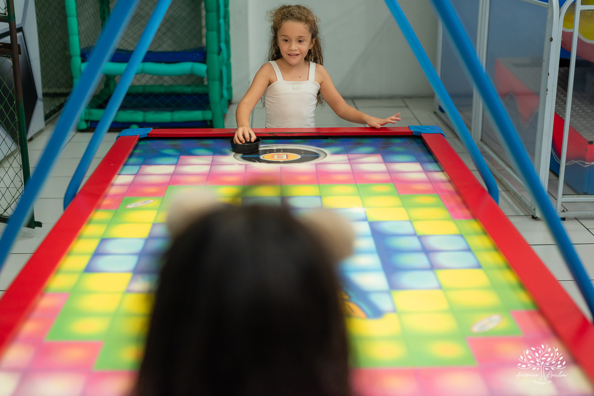 Lavínia 7 anos - festa infantil - Hello Kitty - fotógrafo de festas - Cliff Kids - Antonio Rocha Fotografias - fotografia infantil - fotos com confete - aniversário da Lavínia - fotos de crianças - festa com playground - fotógrafo de família - Pelotas