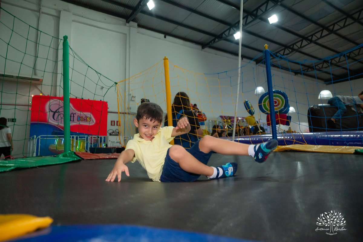 Lavínia 7 anos - festa infantil - Hello Kitty - fotógrafo de festas - Cliff Kids - Antonio Rocha Fotografias - fotografia infantil - fotos com confete - aniversário da Lavínia - fotos de crianças - festa com playground - fotógrafo de família - Pelotas