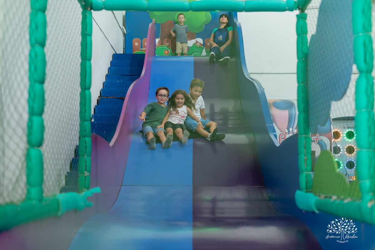 Lavínia 7 anos - festa infantil - Hello Kitty - fotógrafo de festas - Cliff Kids - Antonio Rocha Fotografias - fotografia infantil - fotos com confete - aniversário da Lavínia - fotos de crianças - festa com playground - fotógrafo de família - Pelotas