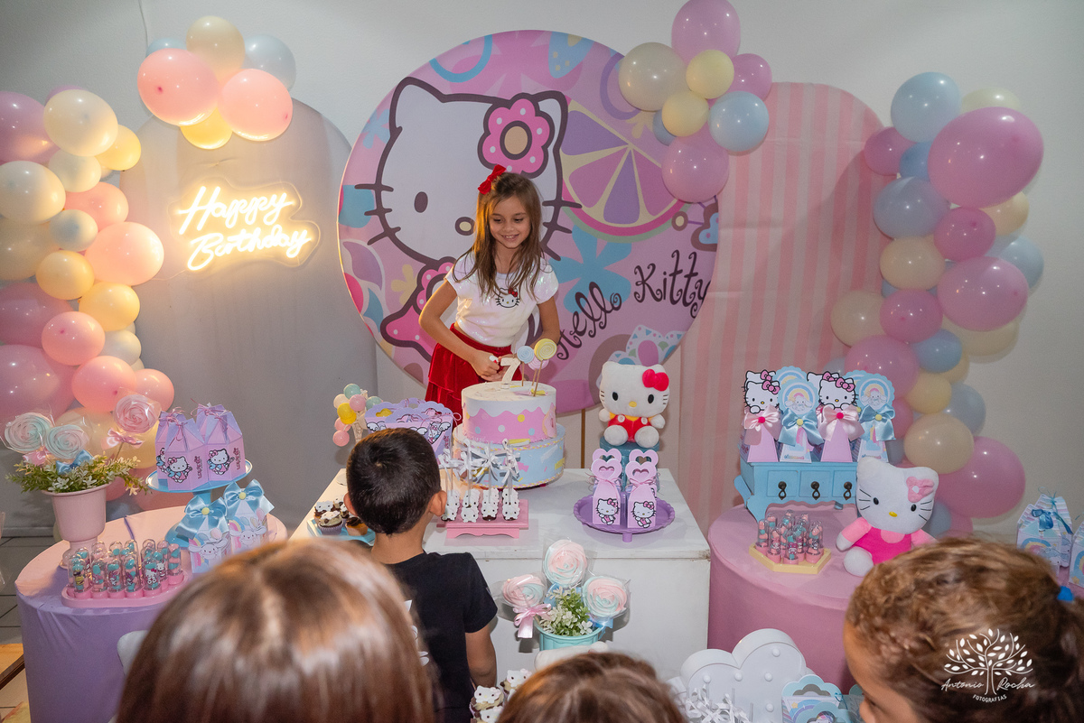 Lavínia 7 anos - festa infantil - Hello Kitty - fotógrafo de festas - Cliff Kids - Antonio Rocha Fotografias - fotografia infantil - fotos com confete - aniversário da Lavínia - fotos de crianças - festa com playground - fotógrafo de família - Pelotas