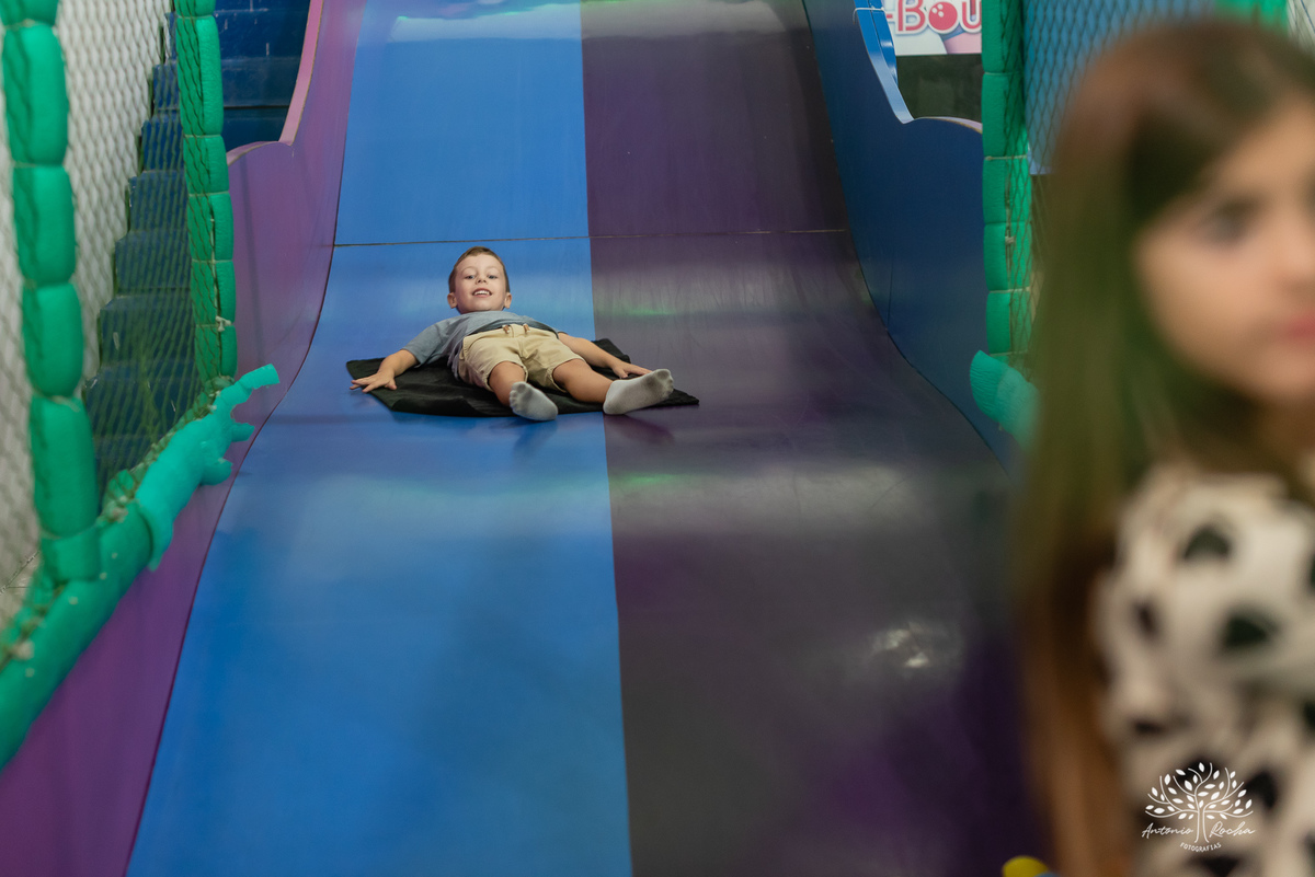 Lavínia 7 anos - festa infantil - Hello Kitty - fotógrafo de festas - Cliff Kids - Antonio Rocha Fotografias - fotografia infantil - fotos com confete - aniversário da Lavínia - fotos de crianças - festa com playground - fotógrafo de família - Pelotas