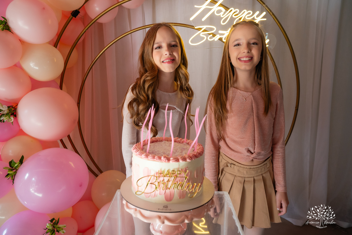 Domingo de sol - festa infantil - irmãs Betina e Martina – Alejandro Kids - parabéns animado - balão surpresa - família reunida - fotografia de infância - conexão verdadeira – Pelotas – Quinta Dom Manuel - fotógrafos de festas