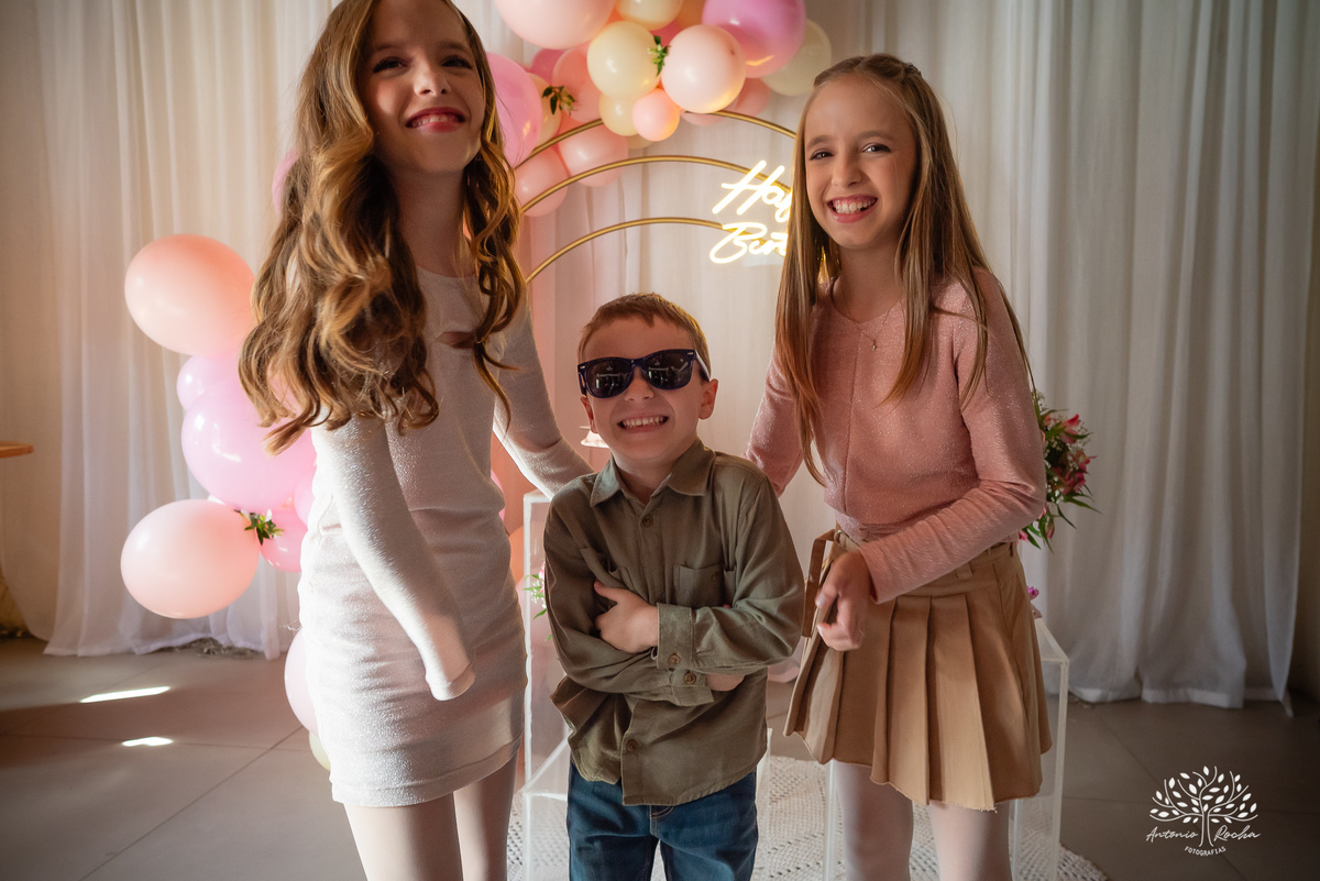 Domingo de sol - festa infantil - irmãs Betina e Martina – Alejandro Kids - parabéns animado - balão surpresa - família reunida - fotografia de infância - conexão verdadeira – Pelotas – Quinta Dom Manuel - fotógrafos de festas