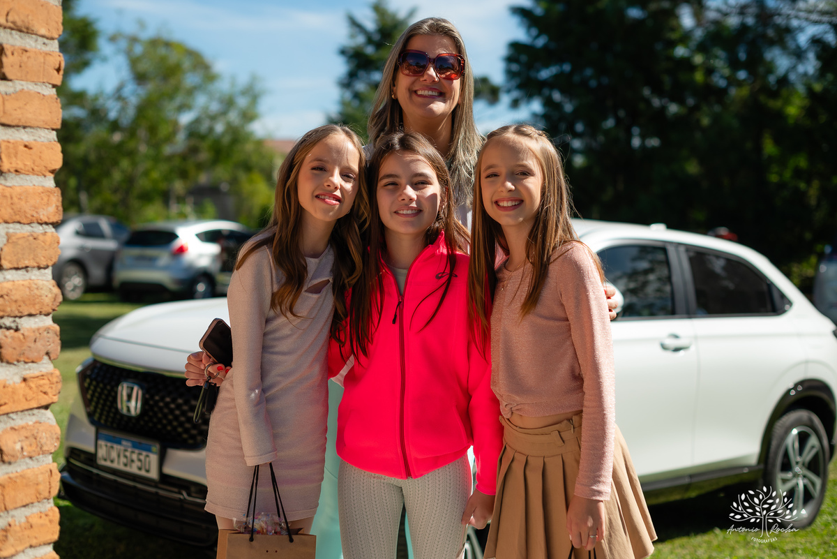 Domingo de sol - festa infantil - irmãs Betina e Martina – Alejandro Kids - parabéns animado - balão surpresa - família reunida - fotografia de infância - conexão verdadeira – Pelotas – Quinta Dom Manuel - fotógrafos de festas