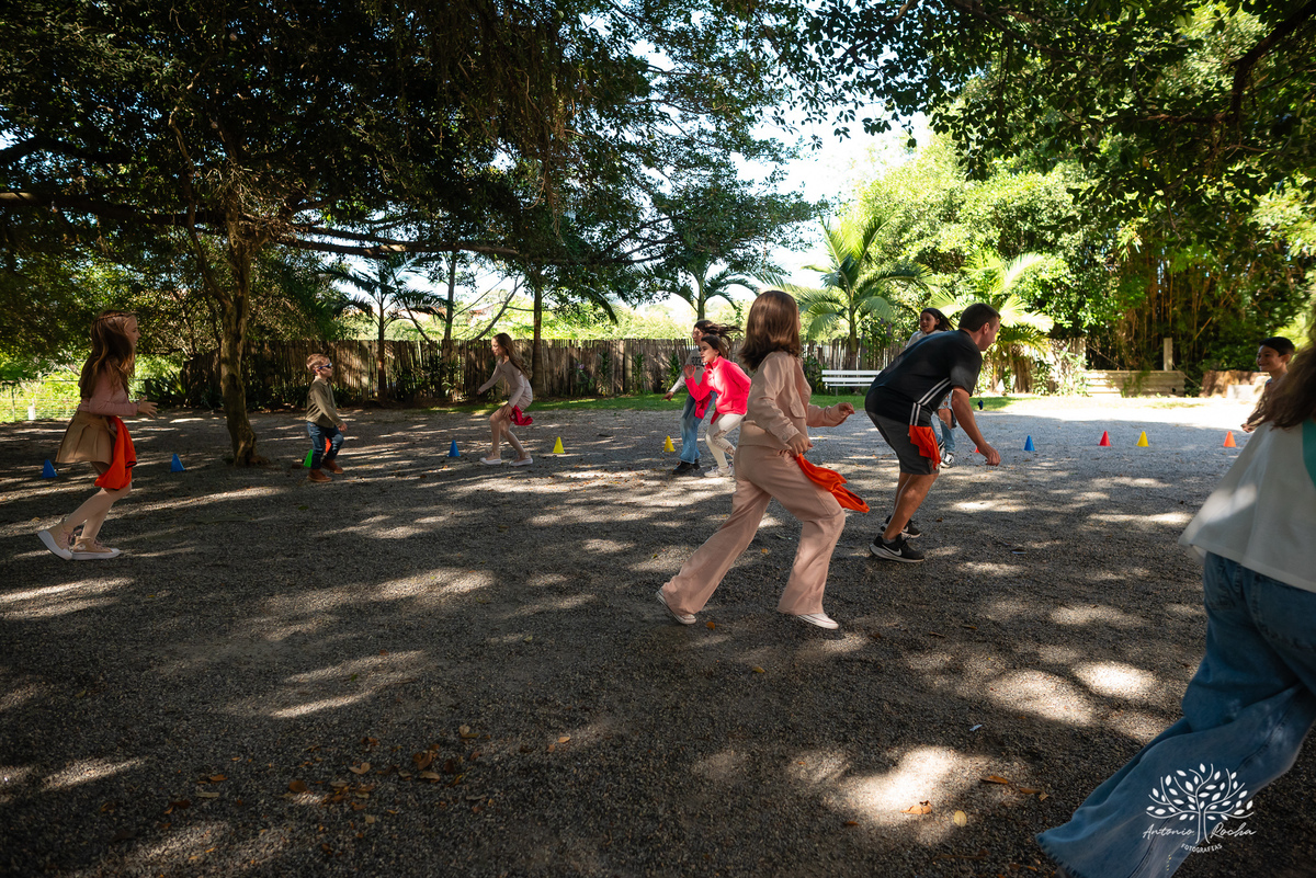 Domingo de sol - festa infantil - irmãs Betina e Martina – Alejandro Kids - parabéns animado - balão surpresa - família reunida - fotografia de infância - conexão verdadeira – Pelotas – Quinta Dom Manuel - fotógrafos de festas