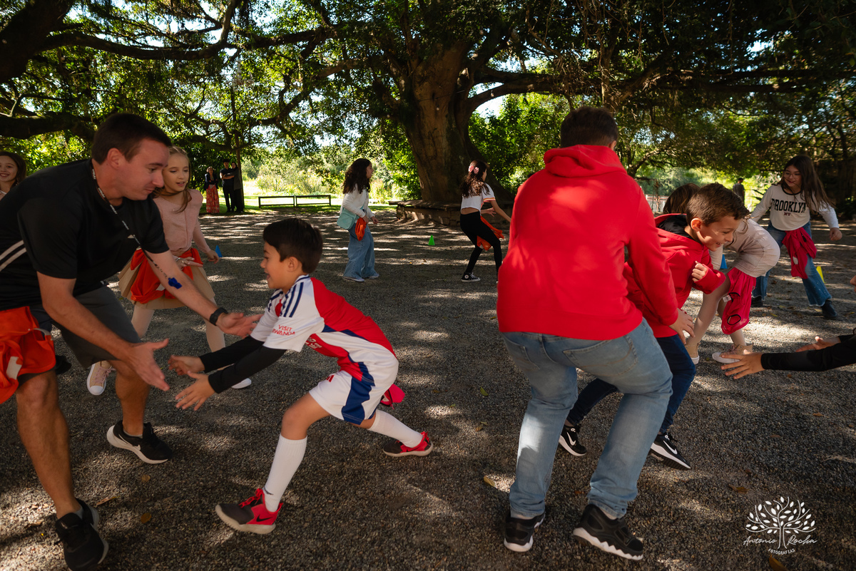 Domingo de sol - festa infantil - irmãs Betina e Martina – Alejandro Kids - parabéns animado - balão surpresa - família reunida - fotografia de infância - conexão verdadeira – Pelotas – Quinta Dom Manuel - fotógrafos de festas