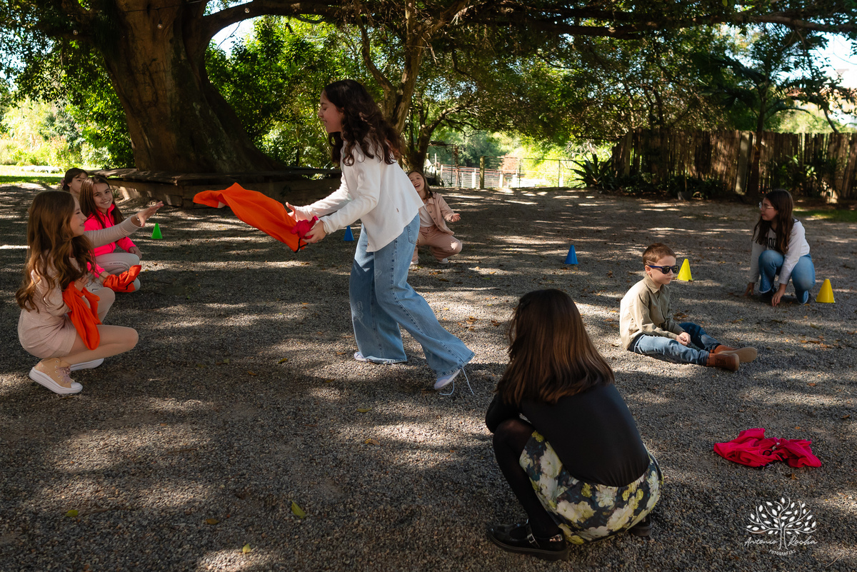 Domingo de sol - festa infantil - irmãs Betina e Martina – Alejandro Kids - parabéns animado - balão surpresa - família reunida - fotografia de infância - conexão verdadeira – Pelotas – Quinta Dom Manuel - fotógrafos de festas