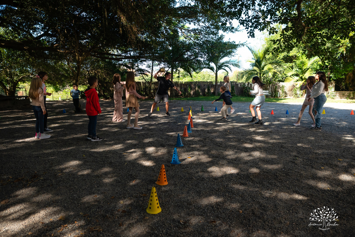 Domingo de sol - festa infantil - irmãs Betina e Martina – Alejandro Kids - parabéns animado - balão surpresa - família reunida - fotografia de infância - conexão verdadeira – Pelotas – Quinta Dom Manuel - fotógrafos de festas