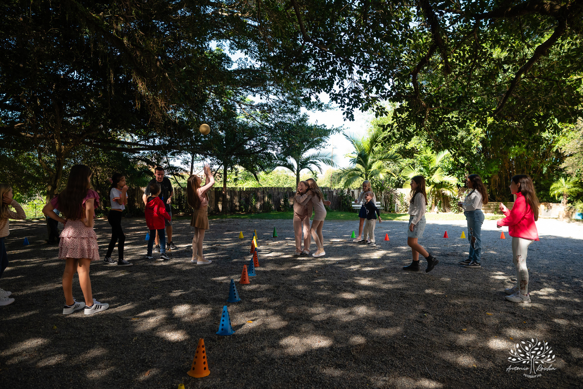 Domingo de sol - festa infantil - irmãs Betina e Martina – Alejandro Kids - parabéns animado - balão surpresa - família reunida - fotografia de infância - conexão verdadeira – Pelotas – Quinta Dom Manuel - fotógrafos de festas