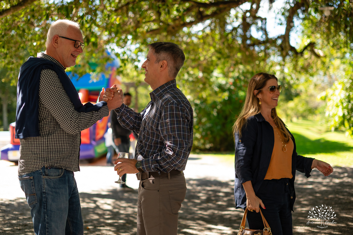 Domingo de sol - festa infantil - irmãs Betina e Martina – Alejandro Kids - parabéns animado - balão surpresa - família reunida - fotografia de infância - conexão verdadeira – Pelotas – Quinta Dom Manuel - fotógrafos de festas