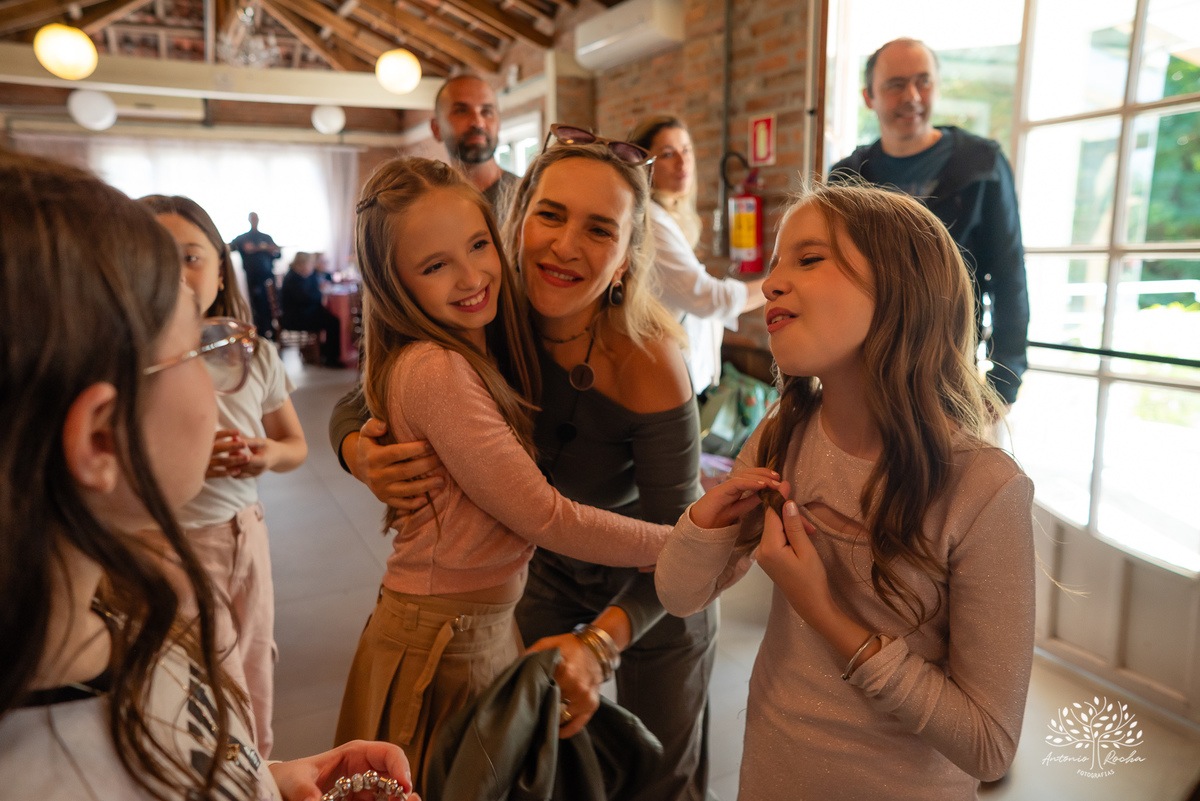 Domingo de sol - festa infantil - irmãs Betina e Martina – Alejandro Kids - parabéns animado - balão surpresa - família reunida - fotografia de infância - conexão verdadeira – Pelotas – Quinta Dom Manuel - fotógrafos de festas