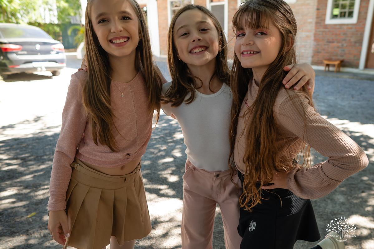 Domingo de sol - festa infantil - irmãs Betina e Martina – Alejandro Kids - parabéns animado - balão surpresa - família reunida - fotografia de infância - conexão verdadeira – Pelotas – Quinta Dom Manuel - fotógrafos de festas