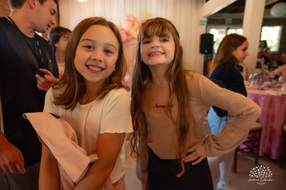 Domingo de sol - festa infantil - irmãs Betina e Martina – Alejandro Kids - parabéns animado - balão surpresa - família reunida - fotografia de infância - conexão verdadeira – Pelotas – Quinta Dom Manuel - fotógrafos de festas