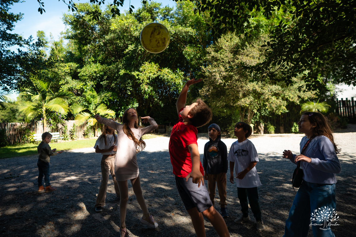 Domingo de sol - festa infantil - irmãs Betina e Martina – Alejandro Kids - parabéns animado - balão surpresa - família reunida - fotografia de infância - conexão verdadeira – Pelotas – Quinta Dom Manuel - fotógrafos de festas