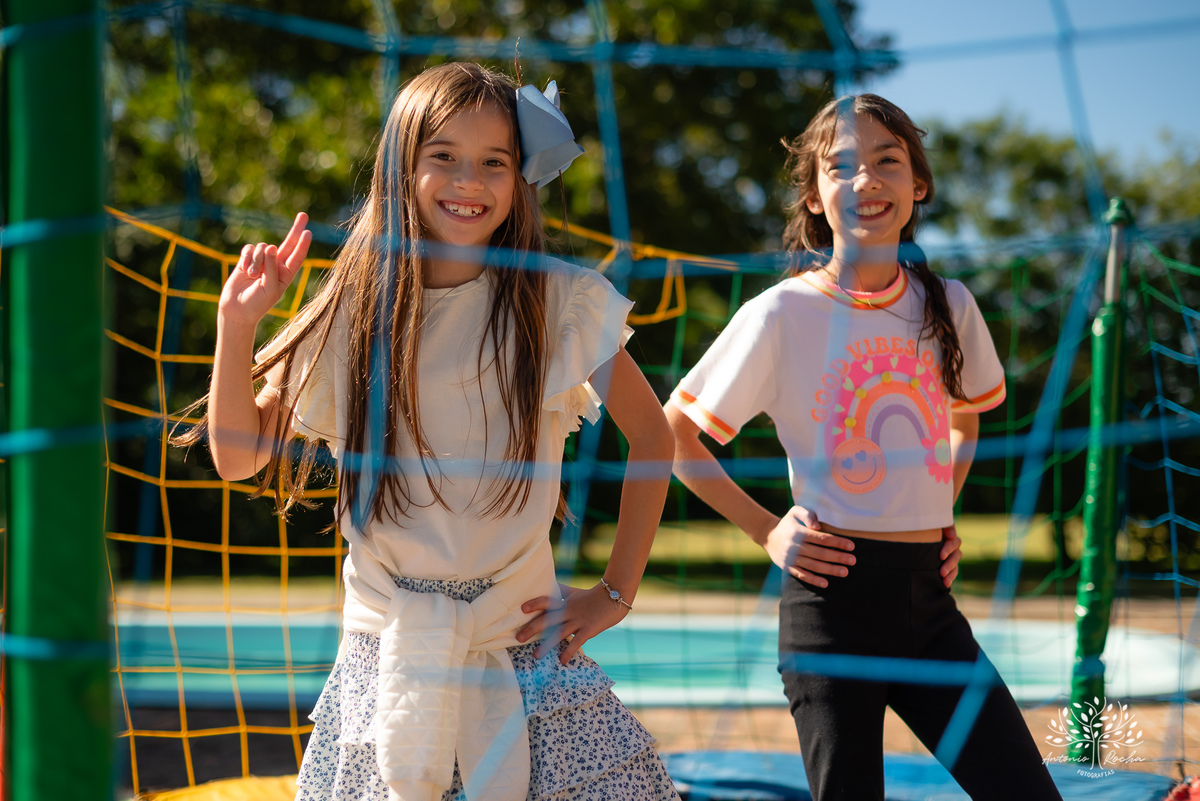 Domingo de sol - festa infantil - irmãs Betina e Martina – Alejandro Kids - parabéns animado - balão surpresa - família reunida - fotografia de infância - conexão verdadeira – Pelotas – Quinta Dom Manuel - fotógrafos de festas