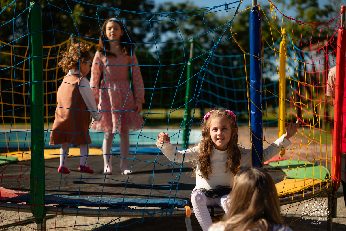 Domingo de sol - festa infantil - irmãs Betina e Martina – Alejandro Kids - parabéns animado - balão surpresa - família reunida - fotografia de infância - conexão verdadeira – Pelotas – Quinta Dom Manuel - fotógrafos de festas