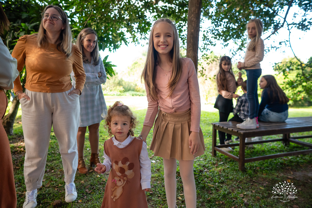 Domingo de sol - festa infantil - irmãs Betina e Martina – Alejandro Kids - parabéns animado - balão surpresa - família reunida - fotografia de infância - conexão verdadeira – Pelotas – Quinta Dom Manuel - fotógrafos de festas