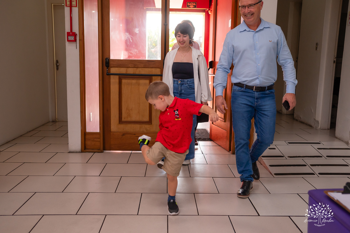 Vicente - aniversário infantil - 4 anos - festa de criança - fotografia infantil - memórias da infância - tombo legal - touro mecânico - fotografia de aniversário - família - fotos espontâneas - Antonio Rocha Fotografias - Cliff Kids - Pelotas