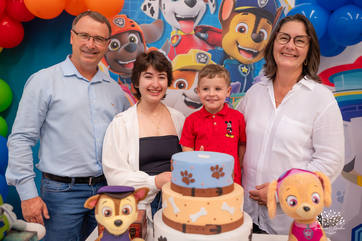 Vicente - aniversário infantil - 4 anos - festa de criança - fotografia infantil - memórias da infância - tombo legal - touro mecânico - fotografia de aniversário - família - fotos espontâneas - Antonio Rocha Fotografias - Cliff Kids - Pelotas