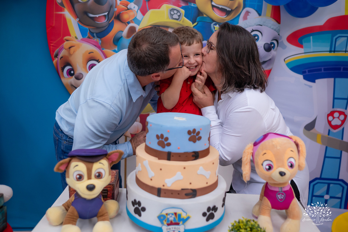 Vicente - aniversário infantil - 4 anos - festa de criança - fotografia infantil - memórias da infância - tombo legal - touro mecânico - fotografia de aniversário - família - fotos espontâneas - Antonio Rocha Fotografias - Cliff Kids - Pelotas