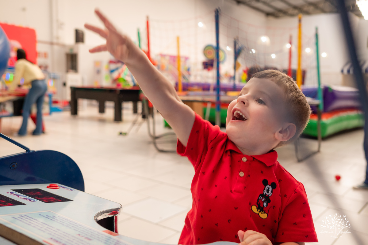 Vicente - aniversário infantil - 4 anos - festa de criança - fotografia infantil - memórias da infância - tombo legal - touro mecânico - fotografia de aniversário - família - fotos espontâneas - Antonio Rocha Fotografias - Cliff Kids - Pelotas
