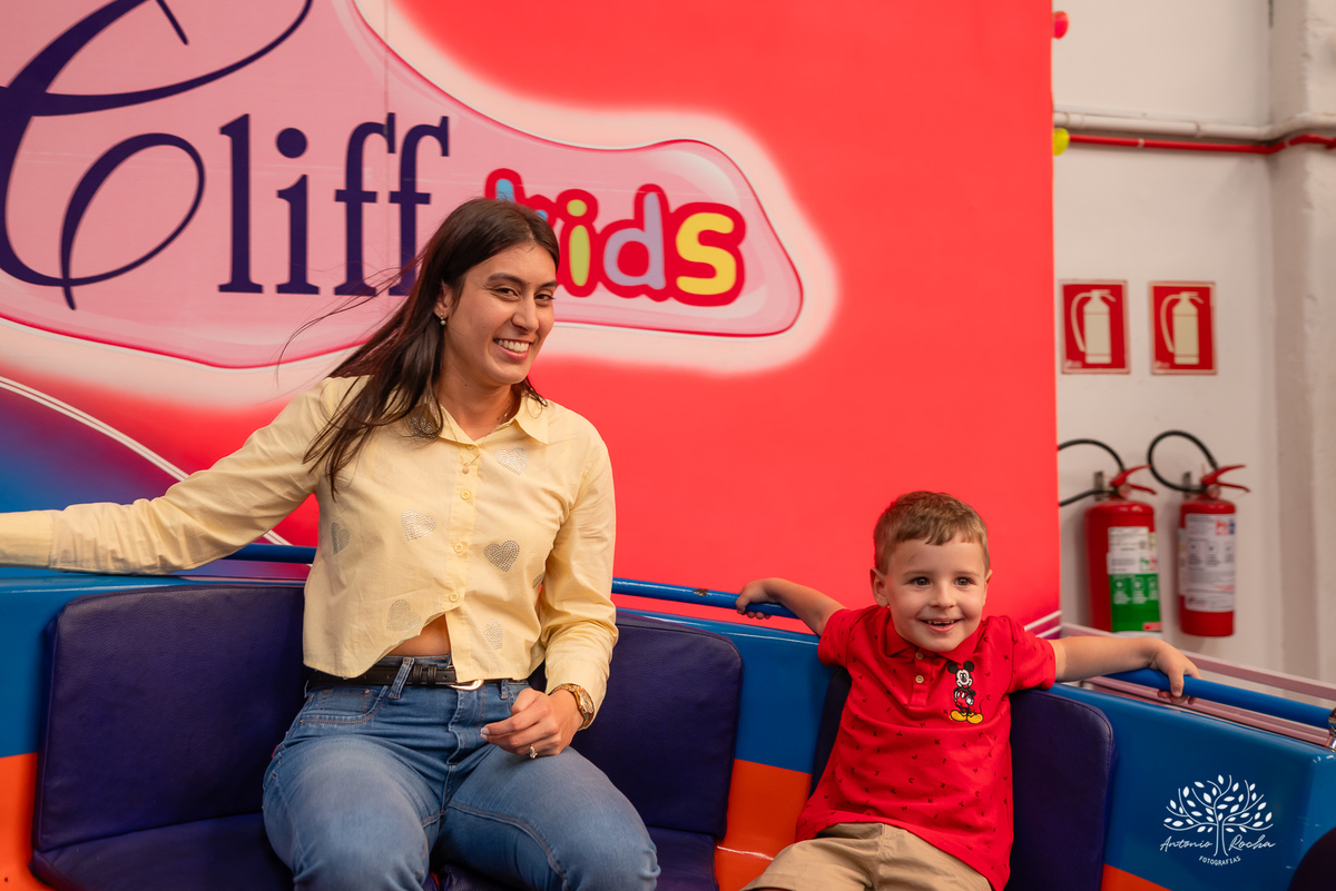 Vicente - aniversário infantil - 4 anos - festa de criança - fotografia infantil - memórias da infância - tombo legal - touro mecânico - fotografia de aniversário - família - fotos espontâneas - Antonio Rocha Fotografias - Cliff Kids - Pelotas