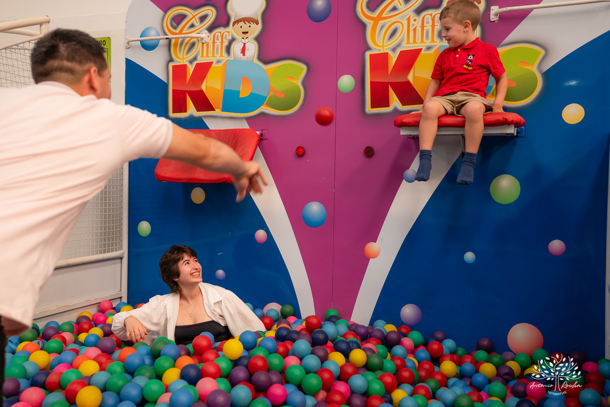 Vicente - aniversário infantil - 4 anos - festa de criança - fotografia infantil - memórias da infância - tombo legal - touro mecânico - fotografia de aniversário - família - fotos espontâneas - Antonio Rocha Fotografias - Cliff Kids - Pelotas