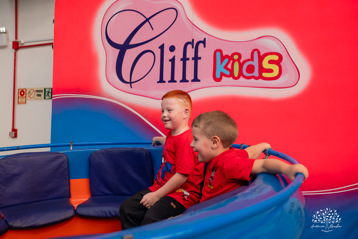 Vicente - aniversário infantil - 4 anos - festa de criança - fotografia infantil - memórias da infância - tombo legal - touro mecânico - fotografia de aniversário - família - fotos espontâneas - Antonio Rocha Fotografias - Cliff Kids - Pelotas