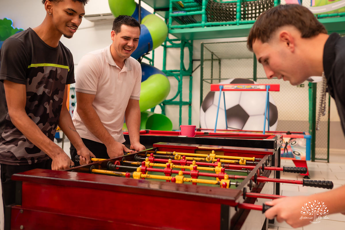 Vicente - aniversário infantil - 4 anos - festa de criança - fotografia infantil - memórias da infância - tombo legal - touro mecânico - fotografia de aniversário - família - fotos espontâneas - Antonio Rocha Fotografias - Cliff Kids - Pelotas