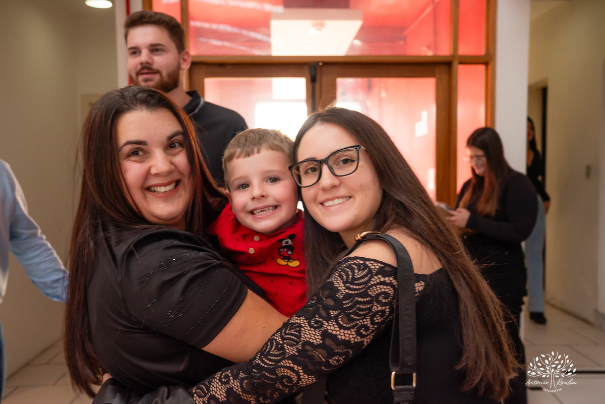 Vicente - aniversário infantil - 4 anos - festa de criança - fotografia infantil - memórias da infância - tombo legal - touro mecânico - fotografia de aniversário - família - fotos espontâneas - Antonio Rocha Fotografias - Cliff Kids - Pelotas