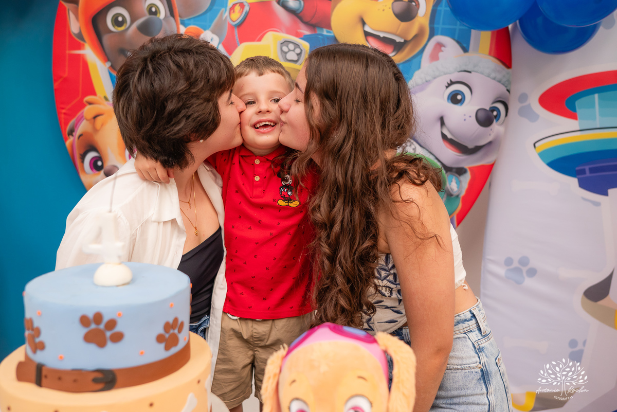 Vicente - aniversário infantil - 4 anos - festa de criança - fotografia infantil - memórias da infância - tombo legal - touro mecânico - fotografia de aniversário - família - fotos espontâneas - Antonio Rocha Fotografias - Cliff Kids - Pelotas