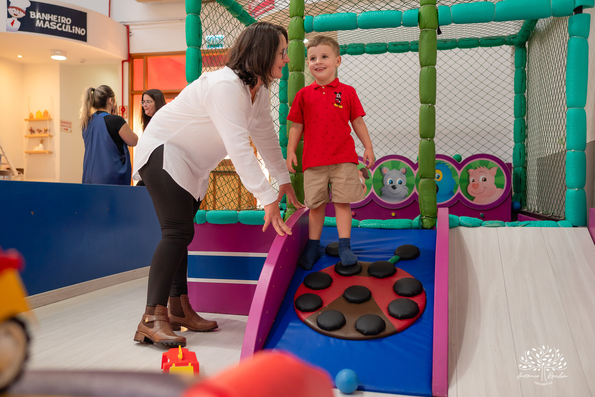 Vicente - aniversário infantil - 4 anos - festa de criança - fotografia infantil - memórias da infância - tombo legal - touro mecânico - fotografia de aniversário - família - fotos espontâneas - Antonio Rocha Fotografias - Cliff Kids - Pelotas