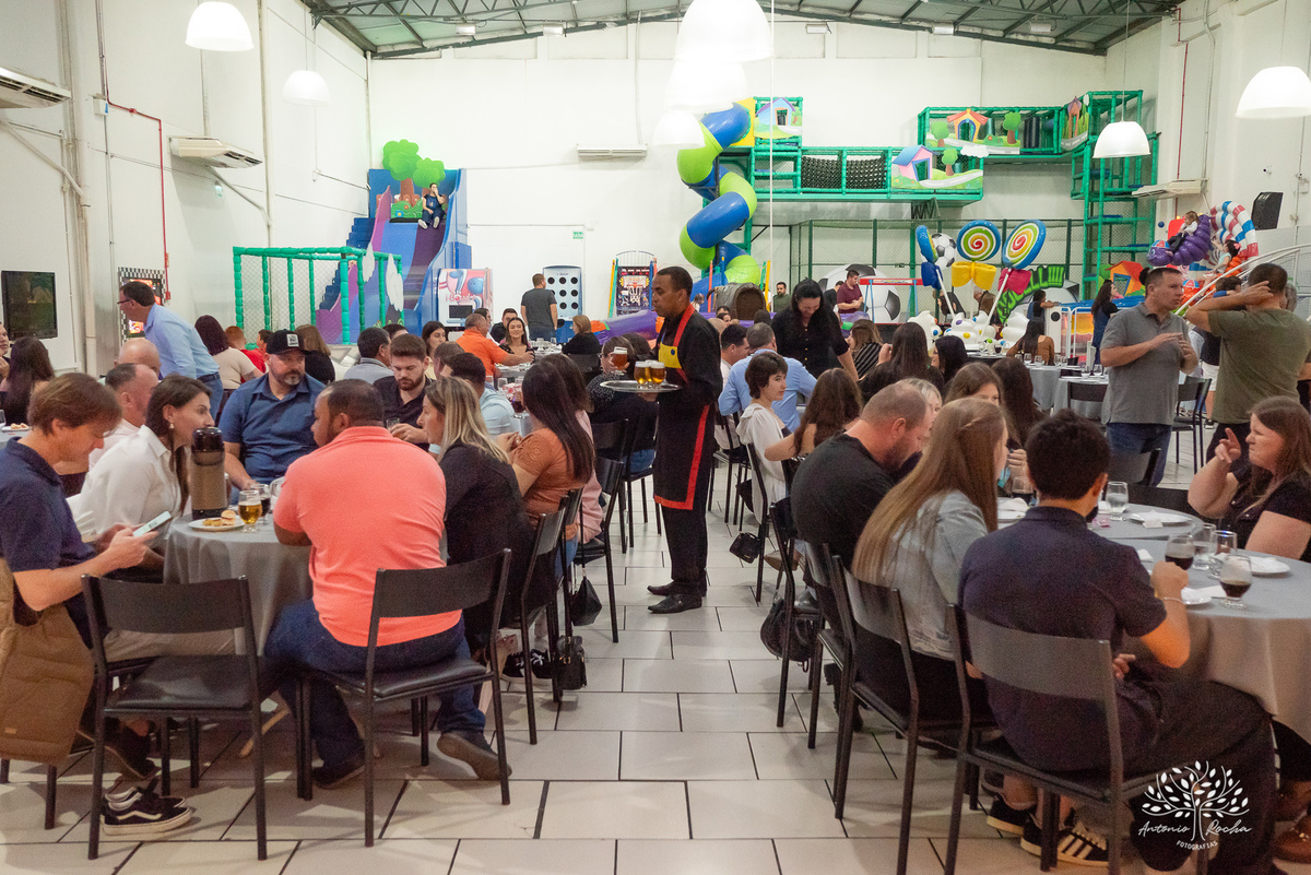 Vicente - aniversário infantil - 4 anos - festa de criança - fotografia infantil - memórias da infância - tombo legal - touro mecânico - fotografia de aniversário - família - fotos espontâneas - Antonio Rocha Fotografias - Cliff Kids - Pelotas