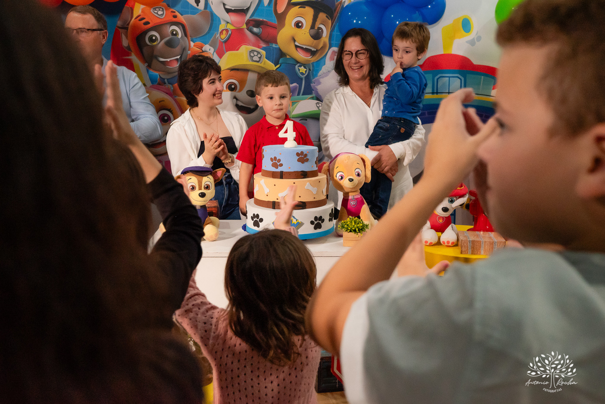 Vicente - aniversário infantil - 4 anos - festa de criança - fotografia infantil - memórias da infância - tombo legal - touro mecânico - fotografia de aniversário - família - fotos espontâneas - Antonio Rocha Fotografias - Cliff Kids - Pelotas