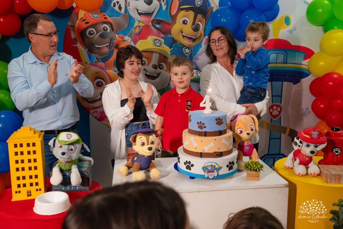 Vicente - aniversário infantil - 4 anos - festa de criança - fotografia infantil - memórias da infância - tombo legal - touro mecânico - fotografia de aniversário - família - fotos espontâneas - Antonio Rocha Fotografias - Cliff Kids - Pelotas