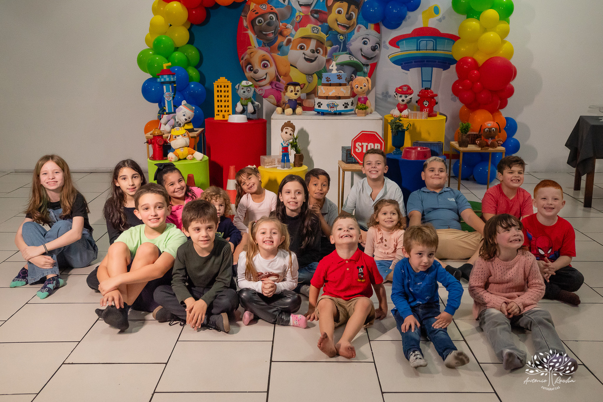 Vicente - aniversário infantil - 4 anos - festa de criança - fotografia infantil - memórias da infância - tombo legal - touro mecânico - fotografia de aniversário - família - fotos espontâneas - Antonio Rocha Fotografias - Cliff Kids - Pelotas