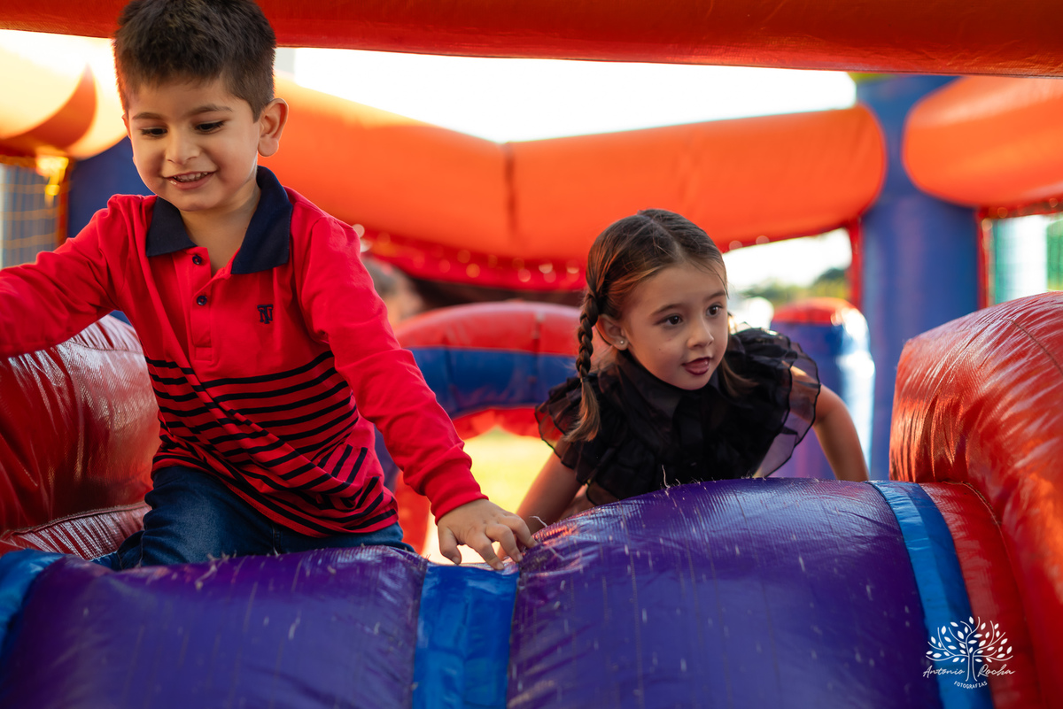 aniversário infantil - fotografia de festa - Vandinha - Clube Caça e Pesca - fotografia infantil - tobogã - festa ao ar livre - fotografia espontânea - aniversário 4 anos - fotos criativas - fotógrafo Antonio Rocha - festa com crianças – Pelotas