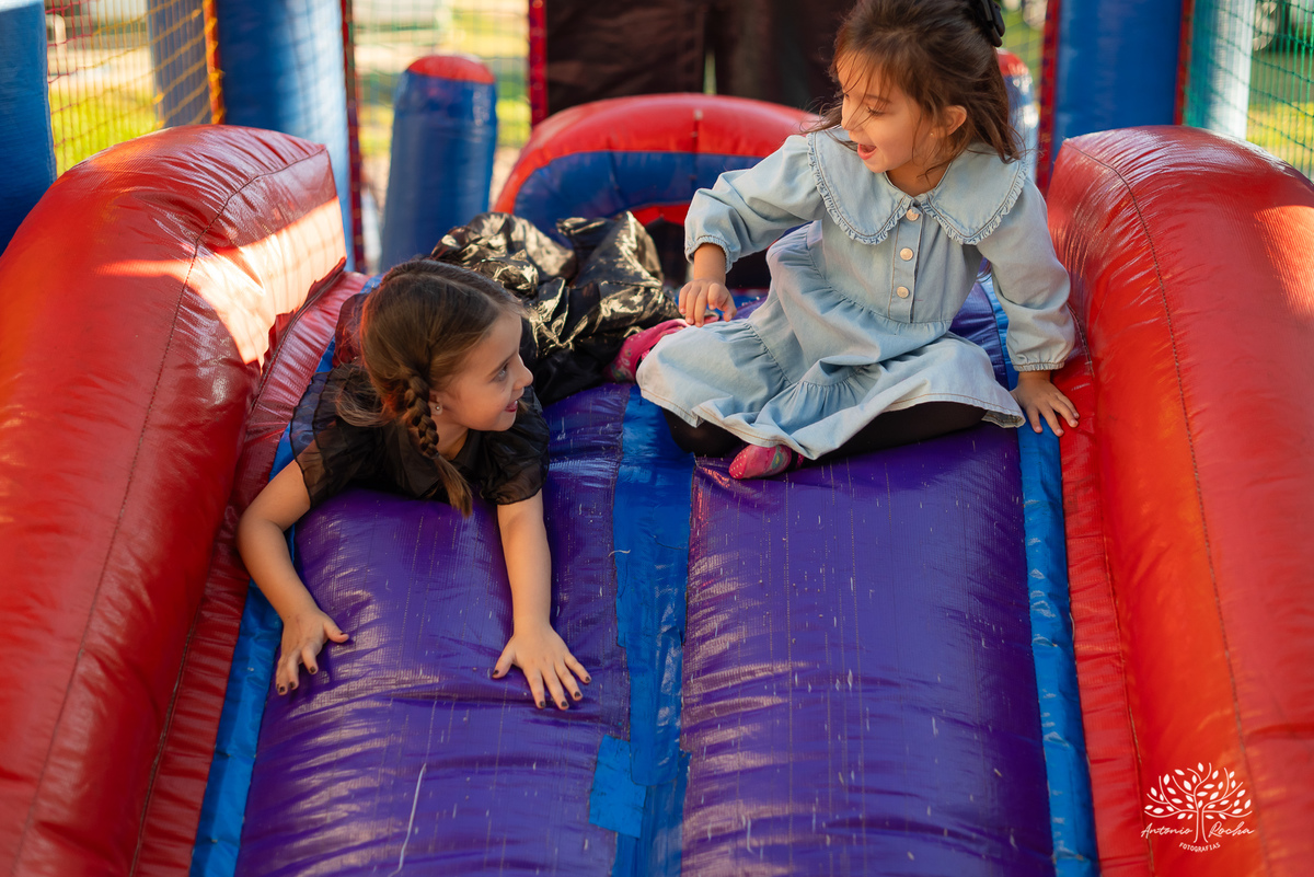 aniversário infantil - fotografia de festa - Vandinha - Clube Caça e Pesca - fotografia infantil - tobogã - festa ao ar livre - fotografia espontânea - aniversário 4 anos - fotos criativas - fotógrafo Antonio Rocha - festa com crianças – Pelotas