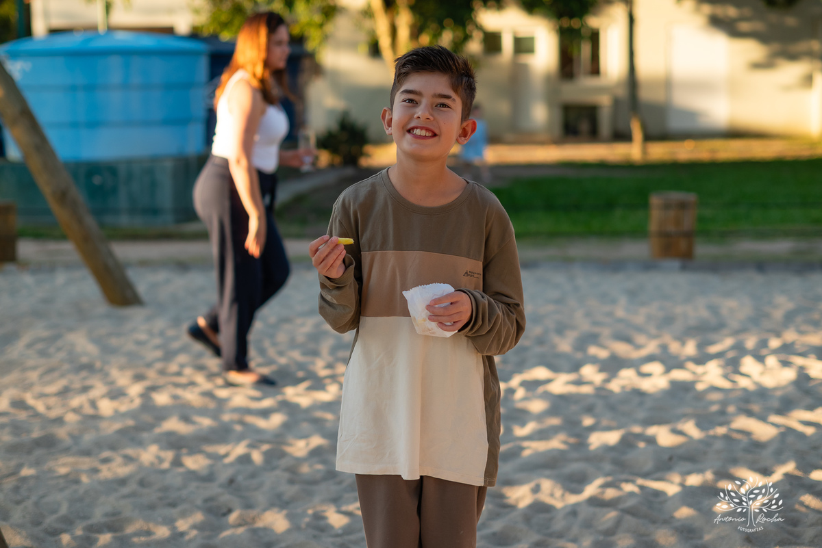 aniversário infantil - fotografia de festa - Vandinha - Clube Caça e Pesca - fotografia infantil - tobogã - festa ao ar livre - fotografia espontânea - aniversário 4 anos - fotos criativas - fotógrafo Antonio Rocha - festa com crianças – Pelotas