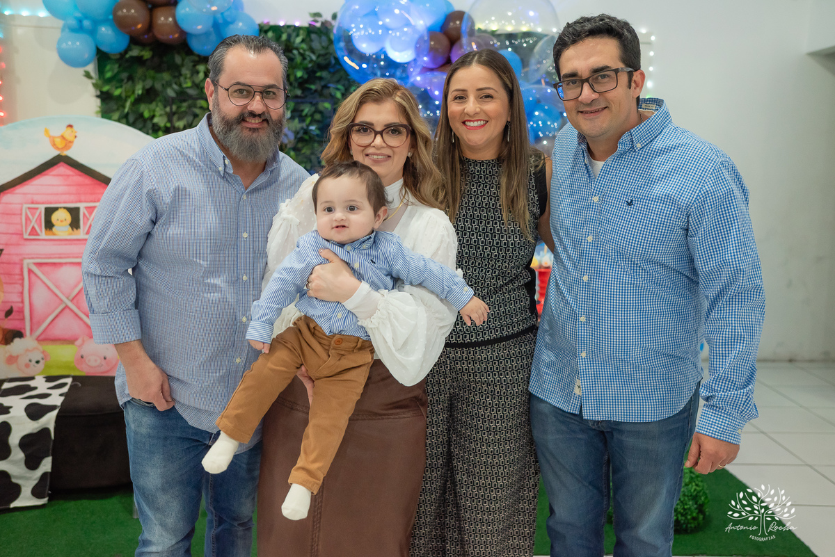 primeiro-aninho - fotografia-de-aniversário - fotógrafo-infantil - festa-na-fazendinha - fotografia-profissional - Pelotas - aniversário-de-1-ano - memórias-em-família - fotos-de-festa-infantil - Antonio-Rocha-Fotografias - ensaio-fotográfico-infantil