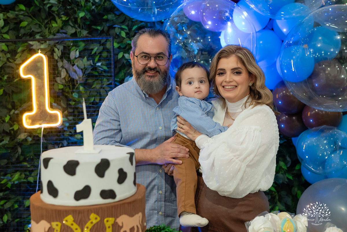 primeiro-aninho - fotografia-de-aniversário - fotógrafo-infantil - festa-na-fazendinha - fotografia-profissional - Pelotas - aniversário-de-1-ano - memórias-em-família - fotos-de-festa-infantil - Antonio-Rocha-Fotografias - ensaio-fotográfico-infantil