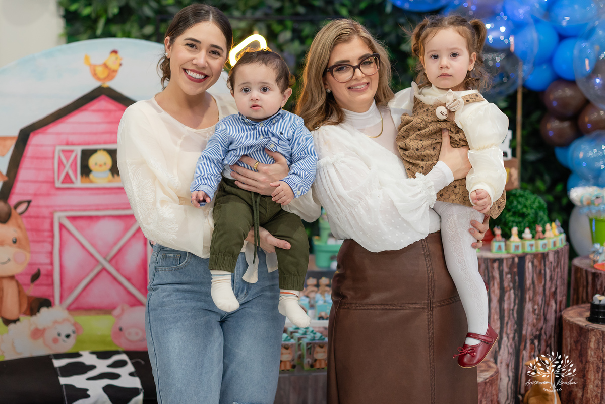 primeiro-aninho - fotografia-de-aniversário - fotógrafo-infantil - festa-na-fazendinha - fotografia-profissional - Pelotas - aniversário-de-1-ano - memórias-em-família - fotos-de-festa-infantil - Antonio-Rocha-Fotografias - ensaio-fotográfico-infantil